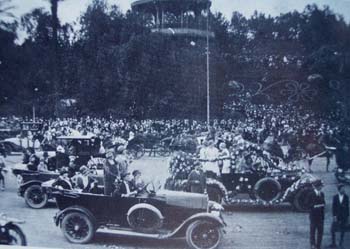 Catania, 1927. Corso dei fiori alla Villa Bellini